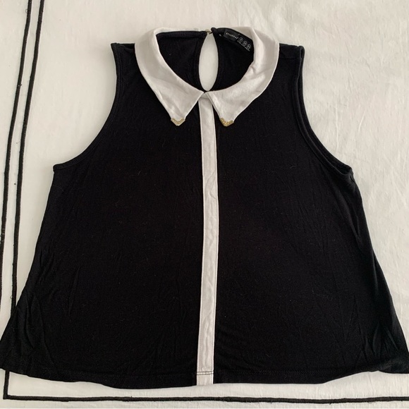 Contrast Collar Top - Picture 2 of 5